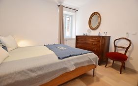 Leone Sea View Apartment